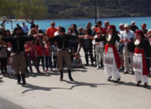 ΣΥΡΤΟΣ ΧΑΝΙΩΤΙΚΟΣ- ΧΑΝΙΩΤΗΣ Από τους πιο δημοφιλείς χορούς στην Κρήτη σήμερα. Αποκαλείται και Χανιώτης